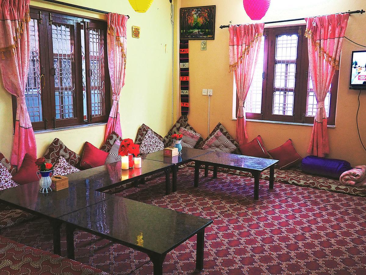 Aroma Tourist Hostel Pokhara Eksteriør billede