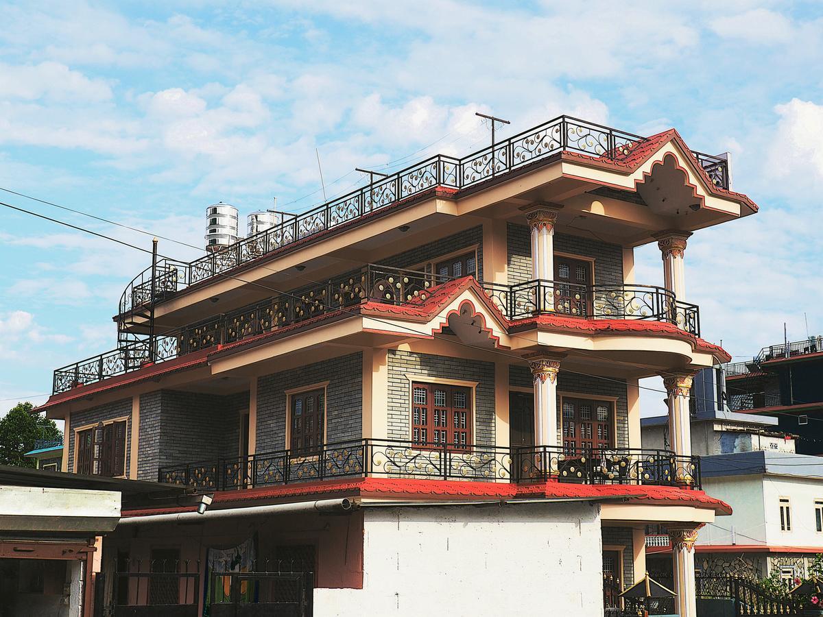 Aroma Tourist Hostel Pokhara Eksteriør billede