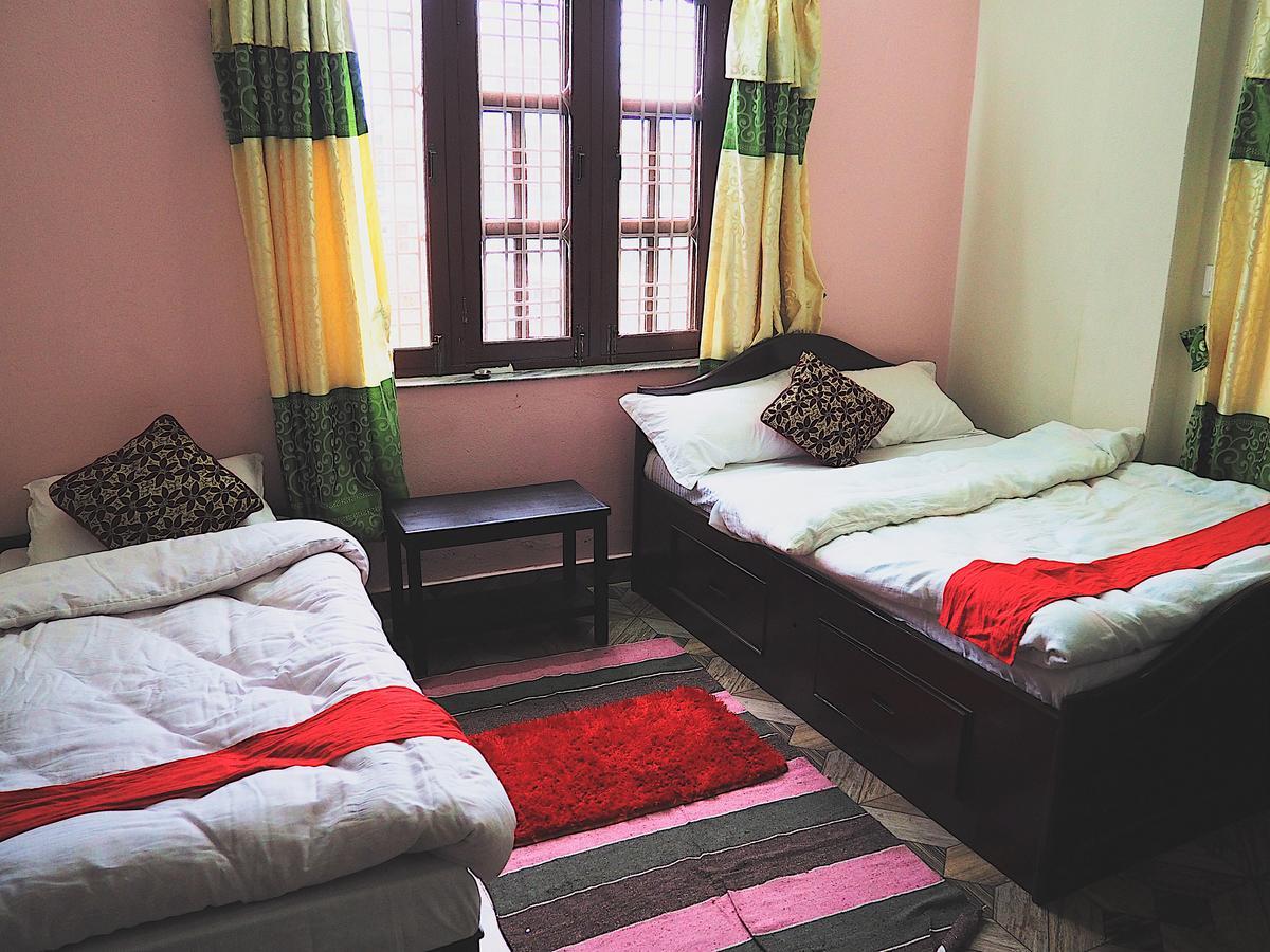 Aroma Tourist Hostel Pokhara Eksteriør billede